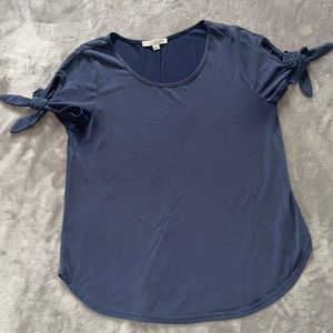 Blouse with sleeve detail